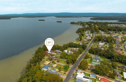 St. Georges Basin House | Jado on the Lake - Captains Quarters