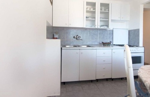 Vis Apartment | Jakša - Close to the sea & Free Parking - A1