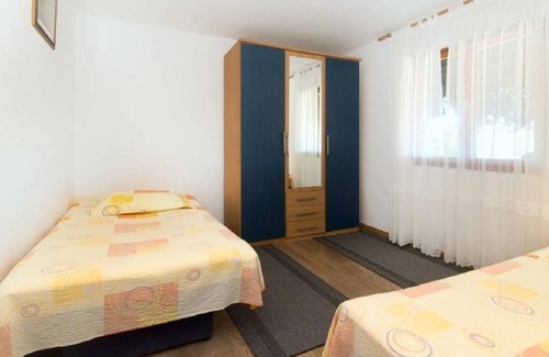 Vis Apartment | Jakša - Close to the sea & Free Parking - A1