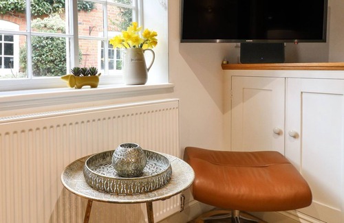 Newark Cottage | JALLANDS ROW, romantic, character holiday cottage in Newark-On-Trent