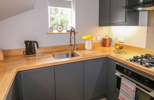 Newark Cottage | JALLANDS ROW, romantic, character holiday cottage in Newark-On-Trent