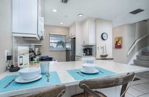 Siesta Key Condo | Jamaica Royale Townhome #3 - Steps To Pool & Beach