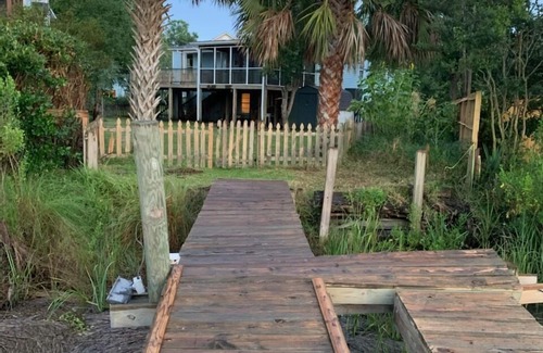 Charleston House | James Island 1/1 Marsh front with Dock/Bike to Folly/10 minutes to Charleston