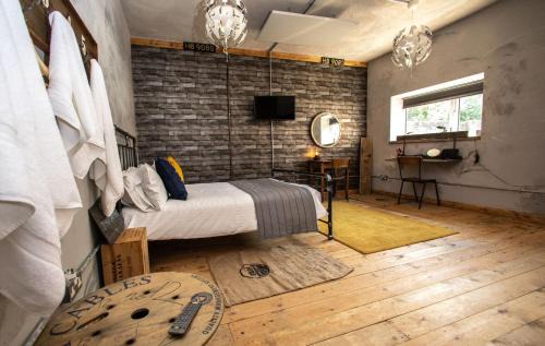 Merthyr Tydfil Apartment | James' Place @ Pontmorlais