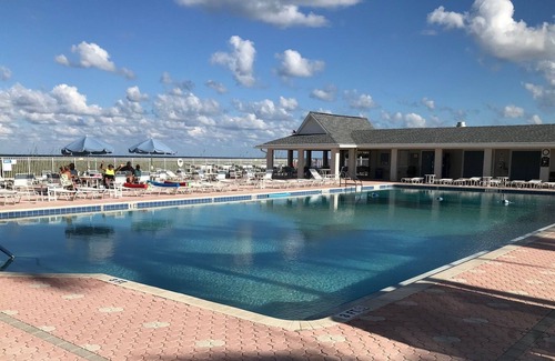 Hutchinson Island South Cottage | Jan Feb March 2024 Oceanfront resort style community