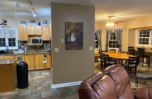 Oconee County House | Jana Retreat Pool 1 BR/1 Bath