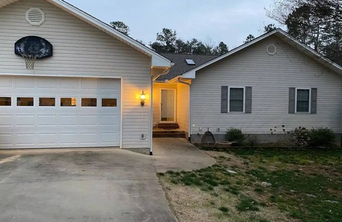 Oconee County House | Jana Retreat Pool 1 BR/1 Bath