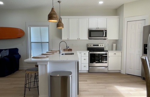 Boardwalk House | Jane's Beach House - Walk to the Beach!