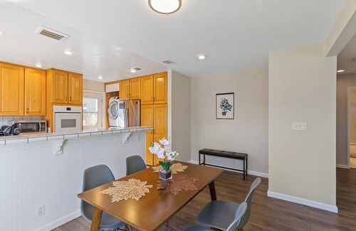 Cambrian House | JANE'S HOME - Homely 3b2b Single Family House