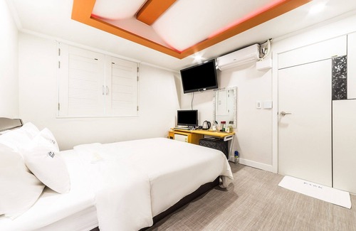 Changanil-tong Hotel | Jangan White