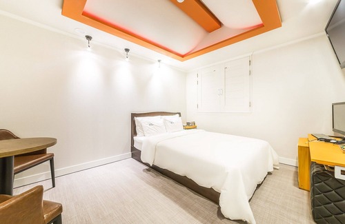 Changanil-tong Hotel | Jangan White