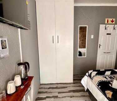 Matjhabeng House | Janneman Se Leeuwyfie B&B