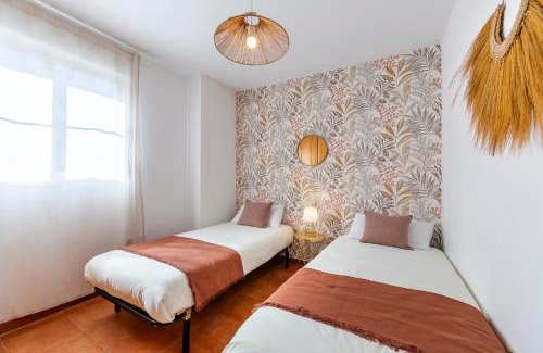 Vera Beach Apartment | Jardín privado # NETFLIX # Playa a 8min # WIFI # Familia # Apartamento