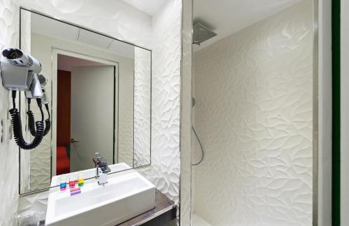 Clignancourt Hotel | Jardins de Montmartre