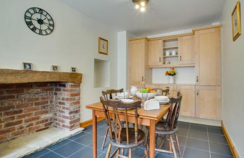 Tideswell House | Jaret House