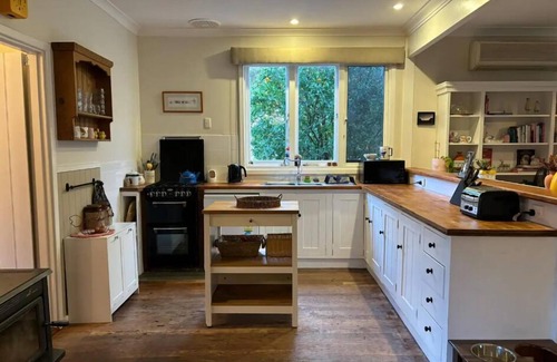 Serpentine-Jarrahdale House | Jarrahdale Pet Friendly Retreat Cottage