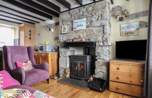 Conwy Cottage | JASMIN COTTAGE, pet friendly, luxury holiday cottage in Conwy