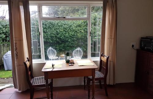 Eastcliff Apartment | Jasmine Cottage - Cool cottage, hot location