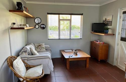 Eastcliff Apartment | Jasmine Cottage - Cool cottage, hot location