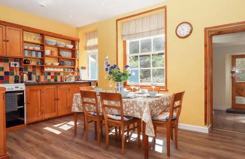 Tuckenhay Cottage | JASMINE COTTAGE, pet friendly, country holiday cottage in Totnes