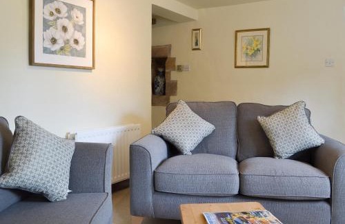 Middle Mayfield House | Jasmine Cottage - Uk4176