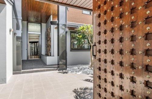 Yamba House | Jasmine cove - Exclusive Waterfront Estate