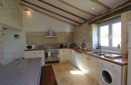 Mortagne-sur-Gironde House | JASMINE heated swimming pool surrounded by vineyards and not far from the beaches
