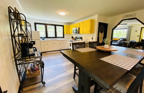 Newport House | Jasmine House-Dog, family friendly-5 mins Douglas Lake-Large yard-Country Vibe