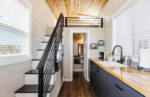 Apple Valley House | Jasper tiny home with private hottub