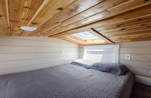Apple Valley House | Jasper tiny home with private hottub