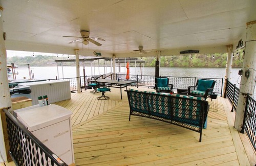 Jones Mills House | Jax's Hot Springs Lake House