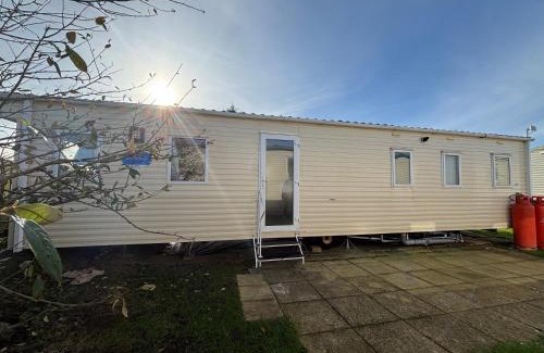 Great Yarmouth Resort | Jay 28, California Cliffs, Parkdean, Sleeps Eight, Free Wi-Fi, Pet Friendly, Bed Linen and Towels Included