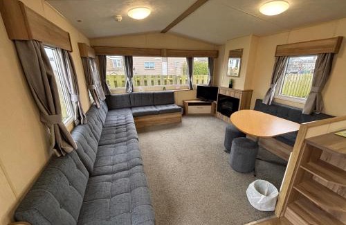 Great Yarmouth Resort | Jay 28, California Cliffs, Parkdean, Sleeps Eight, Free Wi-Fi, Pet Friendly, Bed Linen and Towels Included