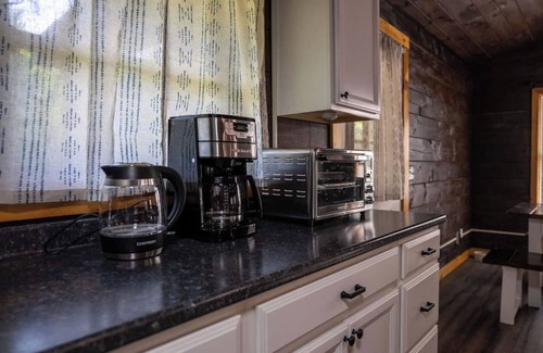 North Troy House | Jay Cloud Cabin: cozy retreat by Jay Peak Resort