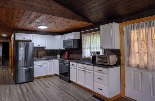 North Troy House | Jay Cloud Cabin: cozy retreat by Jay Peak Resort
