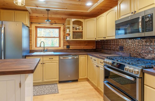 Upper Jay House | Jay Mountain Retreat | 3 Bed, 2 Bath
