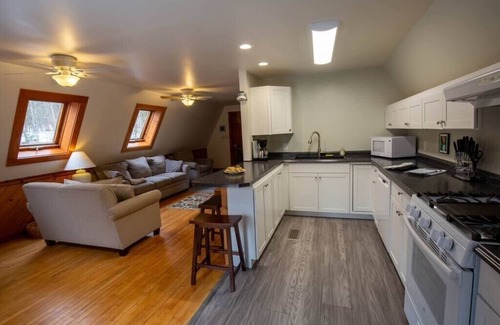 Westfield House | Jay Peak 3 miles - ski home via Big Jay!