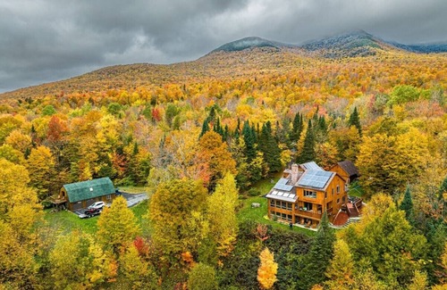 Westfield House | Jay Peak 3 miles - ski home via Big Jay!