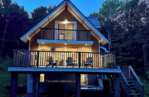 Montgomery Center Ski Chalet | Jay Peak Chalet: Family & Dog-Friendly, Hot Tub, Ski