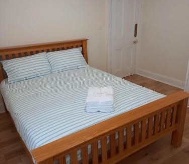 Finchley Church End House | Jazmin