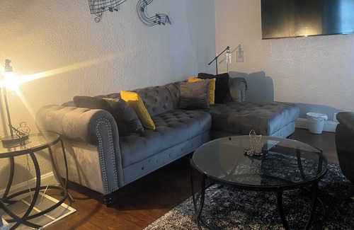 Kansas City House | Jazzy Charmer located in the Heart of Kansas City, MO., & Close To Everything KC