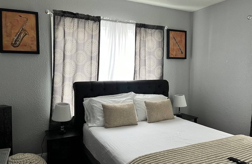 Kansas City House | Jazzy Charmer located in the Heart of Kansas City, MO., & Close To Everything KC