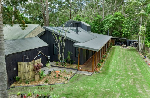 Myola House | JB's - Ocean, Bush, Pets, Expansive Living, Decks, Air-Con