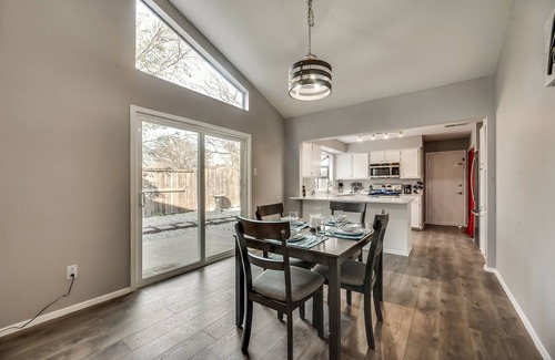 Lewisville House | JD’s Relaxing Retreat