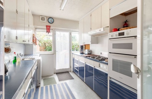 Coombe Vale House | Jeanettes with 4 bedrooms and 1 bathrooms
