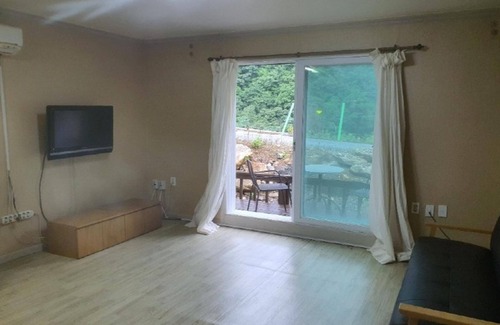 Jecheon House | Jecheon Byeoldongjari Pension