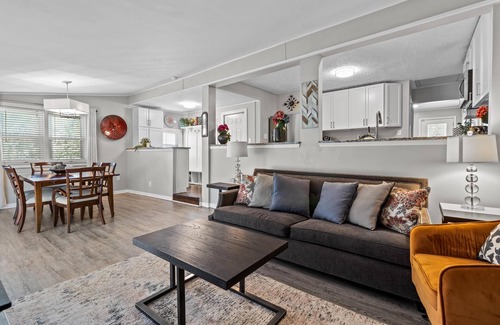 South Kansas City House | Jefferson Cottage - Large Home + Walkable to Waldo!