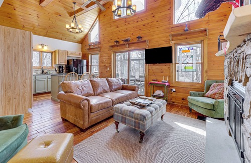 Jeffersonville House | Jeffersonville Home w/Deck Near Hiking & Climbing