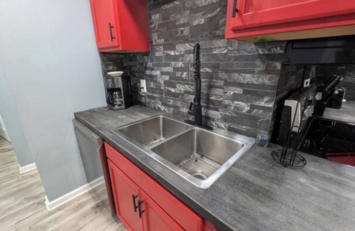 Jeffersonville House | Jeffersonville Oasis, Pet Friendly, Free Parking!nn