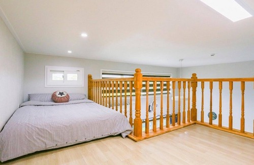 Hallim House | Jeju Bandi House Pension